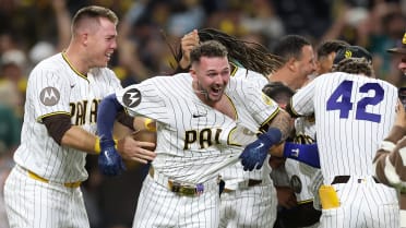 Padres remontan con 5 en la 9na 