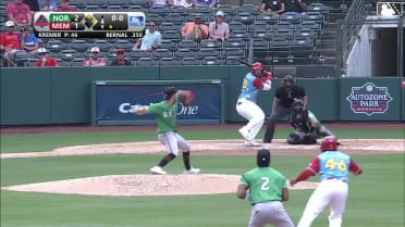 Leo Bernal doubles (1) on a fly ball to left fielder Willy Vasquez. Nelson Velázquez scores. Jimmy Crooks to 3rd.