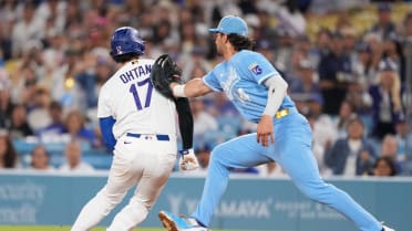 Royals turn unorthodox 9-3-6-3 double play