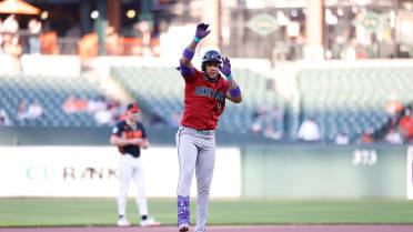 Ketel Marte's leadoff home run (3)