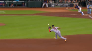 Gabriel Arias snares line drive