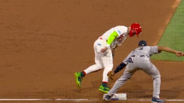 Harper y Marsh ejecutan un doble robo