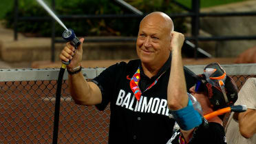 Cal Ripken Jr. gives Orioles fans a bird bath