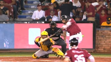 De Los Santos da hit impulsor