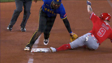 Zach Neto steals 3rd base