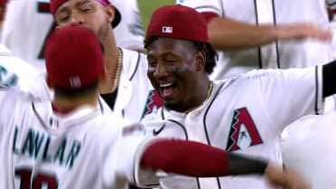 Paul Sewald sella la victoria de los D-backs