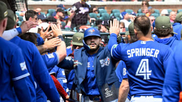 Yohendrick Piñango ties game with first career homer