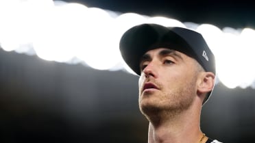 Which teams are 'seeing smoke' for connected FAs?