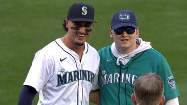 Mariners fan throws out two ceremonial first pitches