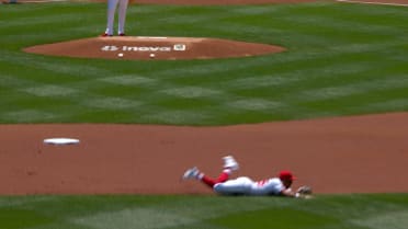 Nasim Nuñez's diving play 