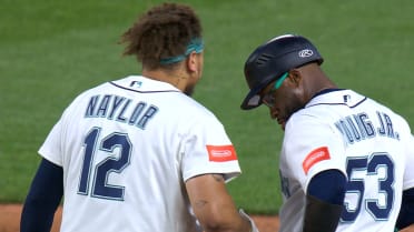 Naylor rompe el empate con hit productor