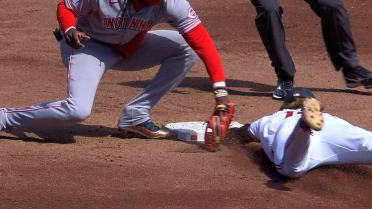 Luke Keaschall se roba la segunda tras revisión 