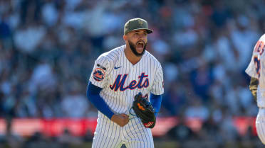 The Mets turn a clutch 3-6-3 double play in extras