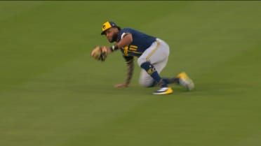 Atrapada de Jackson Chourio mientras cae