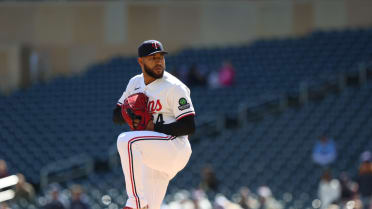 Simeon Woods Richardson poncha a Cedric Mullins