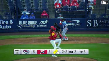 Mitch Voit doubles (4) on a sharp line drive to center fielder Pedro León. D'Andre Smith scores. Wyatt Young scores.