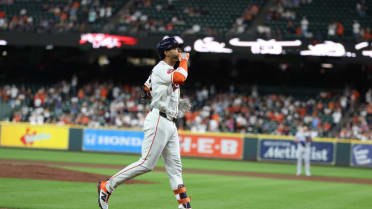Jeremy Peña's leadoff homer (18)