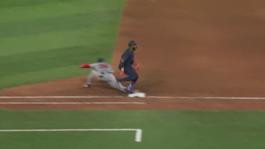 Trevor Story nabs Vladimir Guerrero Jr. after review