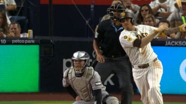 Manny Machado's game-tying double
