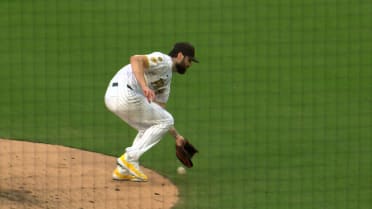 JJ Bleday anota tras error