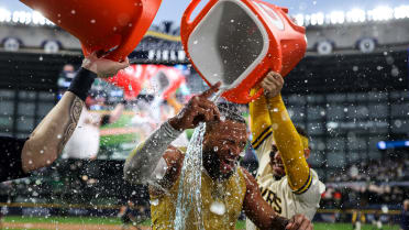 Breaking down the Brewers' walk-off win in Game 2