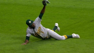 Denzel Clarke's INCREDIBLE diving catch