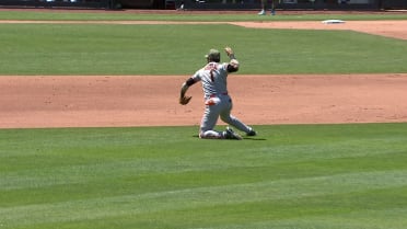 Luis Arraez's diving stop