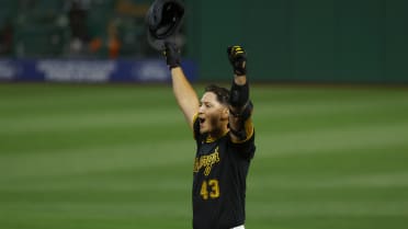 Pirates walk off Giants in the bottom of the 9th!
