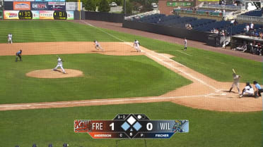Ethan Anderson doubles (2) on a fly ball to right fielder Luke Dickerson. Braylon Whitaker scores. Enddy Azocar to 3rd.