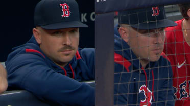 Alex Bregman shaves his mustache between innings