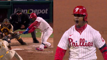 Segura's clutch 2-out hitting