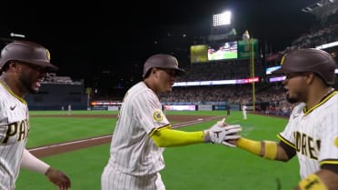 Padres anotan cinco carreras en la 7ma