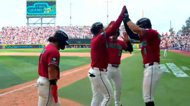 Tawa pega HR con bases llenas