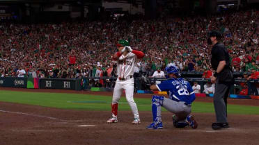 Joey Meneses anota en un roletazo