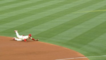 JJ Wetherholt's diving catch starts double play