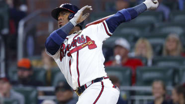 Ozzie Albies impulsa dos con HR