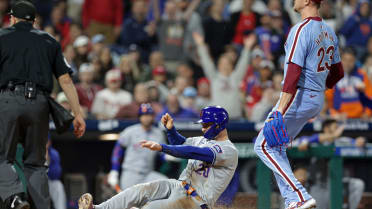 Pete Alonso scores go-ahead run on wild pitch