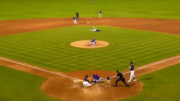 Astros execute double steal to extend lead