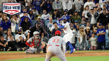 Field View: Teoscar Hernández's two-run double