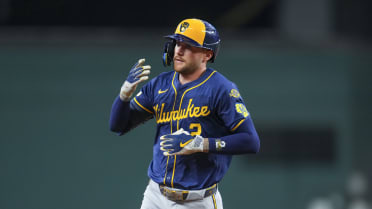 Brice Turang's leadoff home run (18)