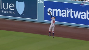 Eli White's jumping catch
