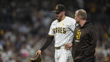 Joe Musgrove leaves game with right elbow tightness