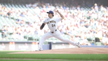 Robert Gasser poncha a Heriberto Hernández 