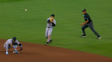 Xavier Edwards' heads-up defense