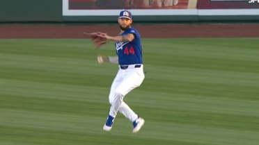 Andy Pages retira a Spencer Steer