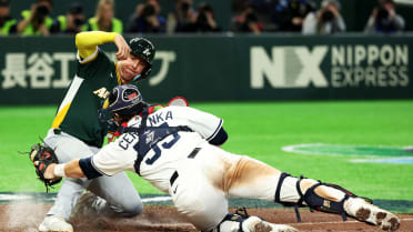 William Escala throws out Robbie Perkins at home