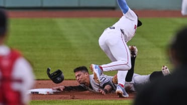 Carlos Narváez catches Tyler Freeman stealing
