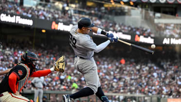 Aaron Judge's solo home run (2)