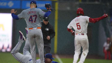 Pete Alonso dives to get the out at first