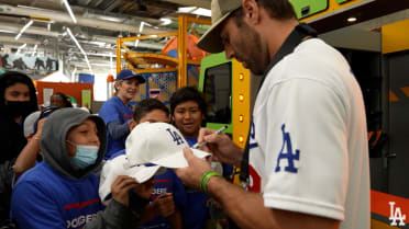 Dodgers visit Discovery Cube